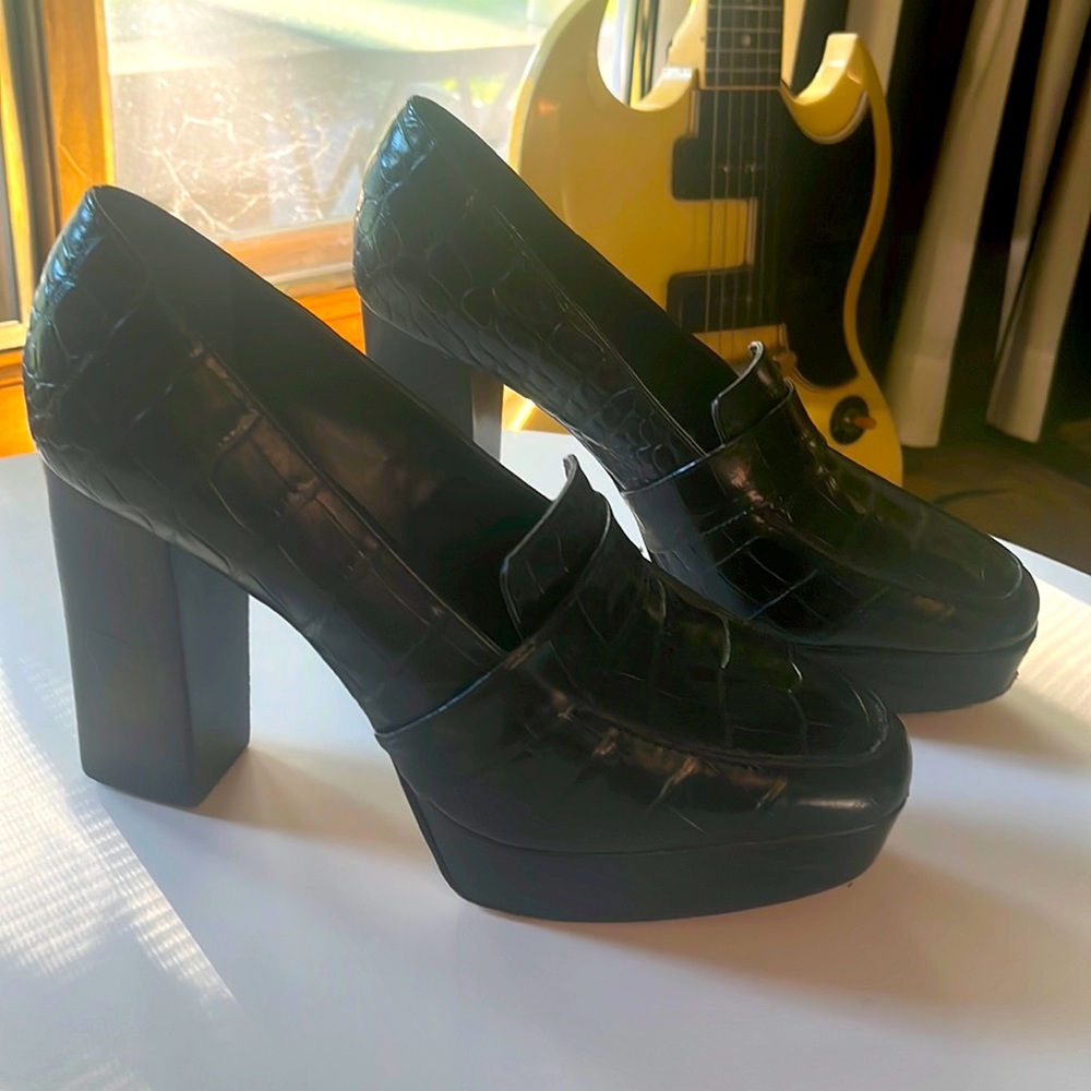 Vince Camuto Platform loafers. Like new. Black leather.